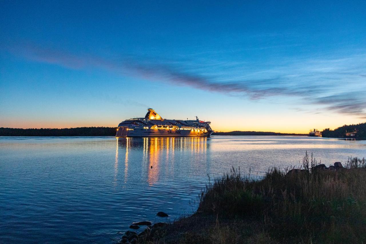 Tallink Ferry - Baltic Queen To Stockholm  Tallinn